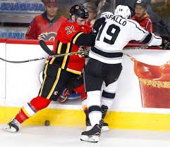 \"Калгари Флэймз\" дома разгромили \"Лос-Анджелес Кингз\"