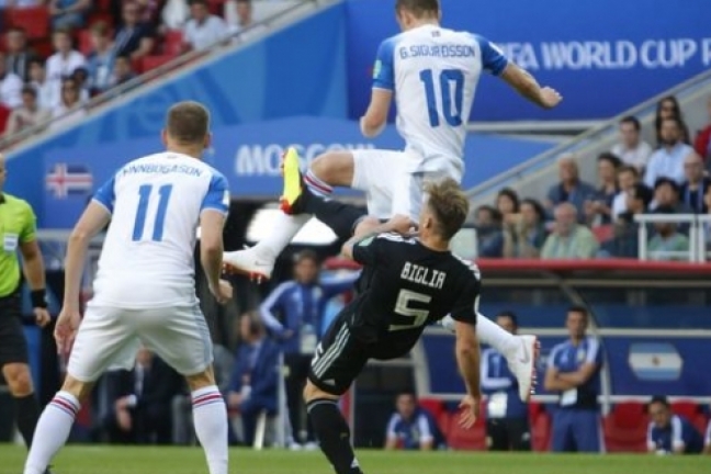 Аргентина и Исландия сыграли в минимальную ничью