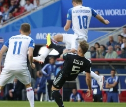 Аргентина и Исландия сыграли в минимальную ничью