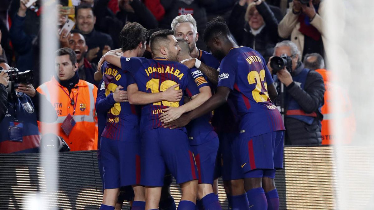 Месси вырвал для \"Барселоны\" победу над \"Алавесом\"