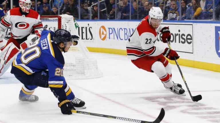 \"Сент-Луис Блюз\" комфортно победили \"Каролину Харрикейнз\"