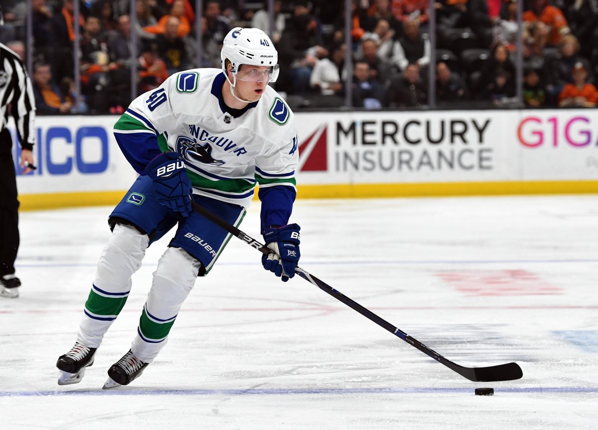 \"Ванкувер\" в гостях одолел \"Лос-Анджелес\"