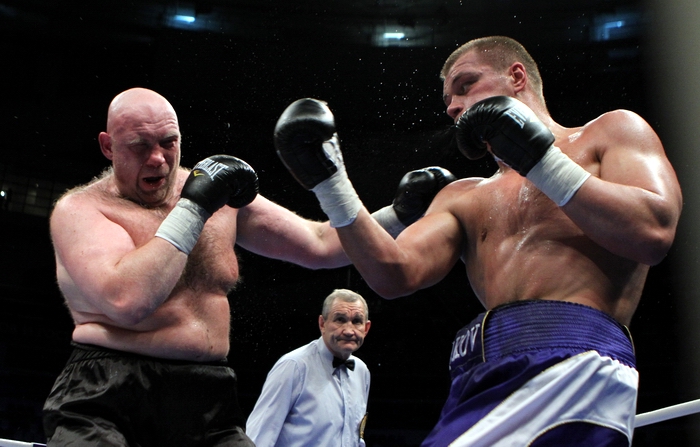 Глазков досрочно победил Хамера 