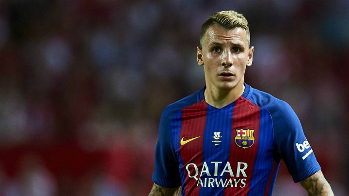 Динь не собирается покидать \"Барселону\"