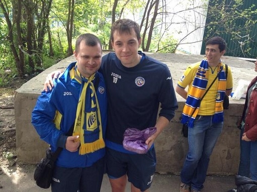 Дзюбе подарили бычьи яйца