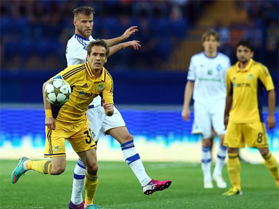 \"Металлист\" обыграл \"Динамо\" и стал ближе к серебряным наградам чемпионата