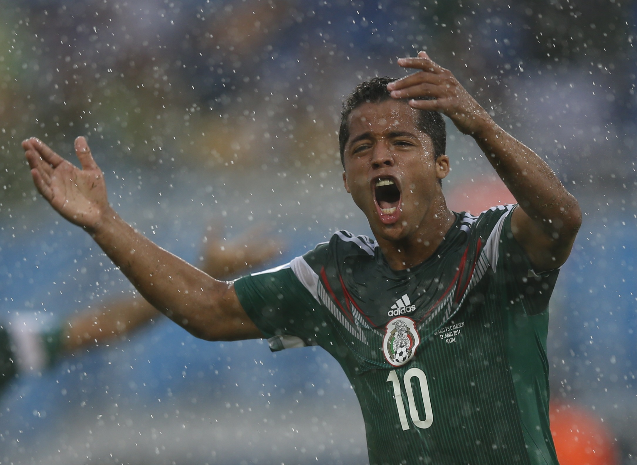 Мексика с минимальным счетом обыграла Камерун