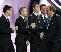 Роналду намекнул, что Платини может помочь Франции пробиться на мундиаль
