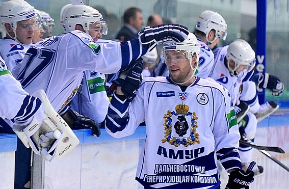 \"Амур\" дома выиграл у \"Барыса\"