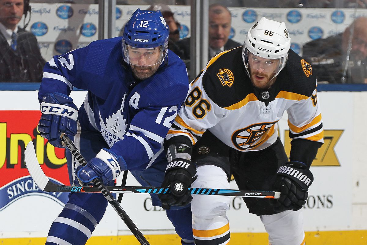 \"Торонто Мэйпл Лифс\" дома разгромили \"Бостон Брюинз\"