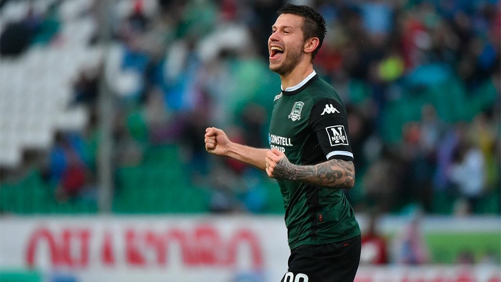 \"Краснодар\" не планирует продавать Смолова