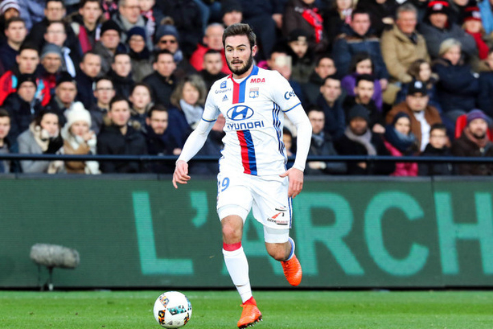 \"Зенит\" планирует подписать хавбека \"Лиона\"