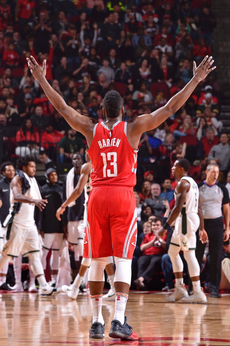 \"Хьюстон\" продлил свою победную серию, обыграв \"Милуоки\"