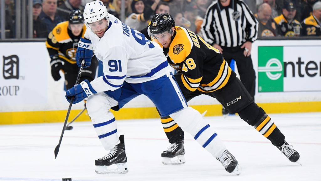 \"Бостон Брюинз\" сокрушил оборону \"Торонто Мэйпл Лифс\"