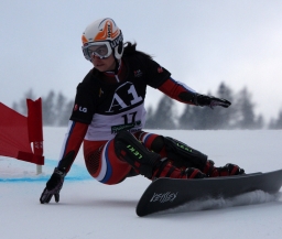 Тудегешева завоевала золото на чемпионате мира по сноуборду