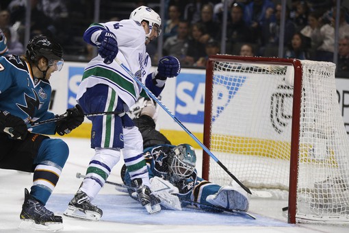 НХЛ: Варламова заменили, Набоков отразил 24 броска