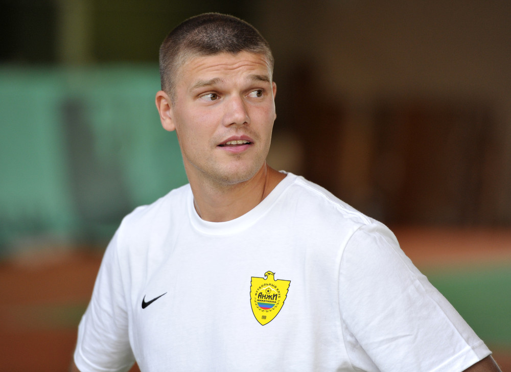 Денисов останется в \"Анжи\"