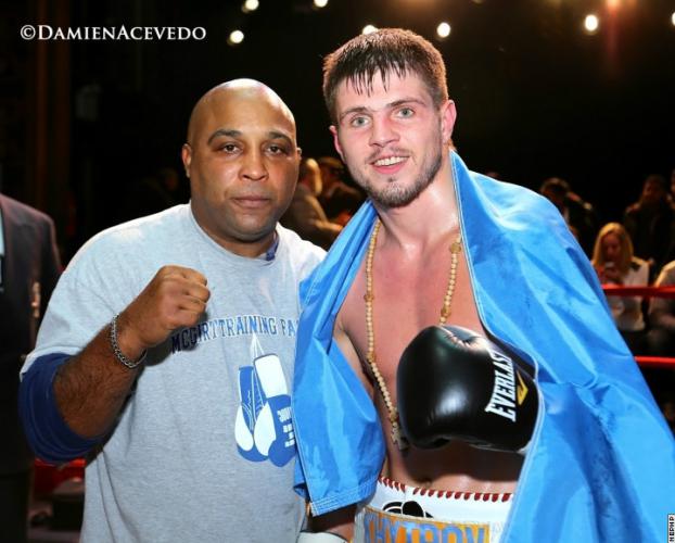 Хитров начал профессиональную карьеру с нокаута