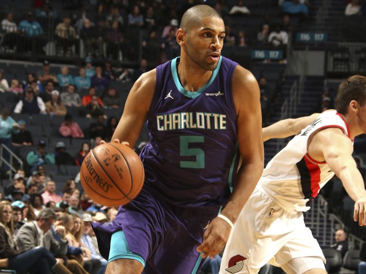 \"Шарлотт\" проигрывает \"Портленду\"