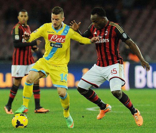 Дубль Игуаина принес \"Наполи\" волевую победу над \"Миланом\"