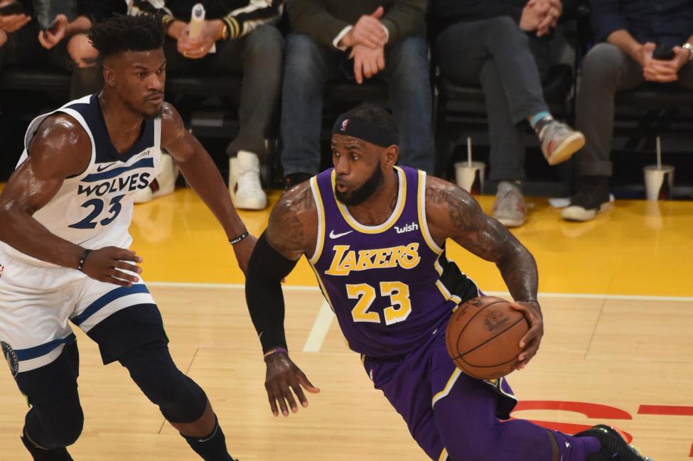 \"Лос-Анджелес Лейкерс\" на 15 очков переиграли \"Сакраменто Кингз\"