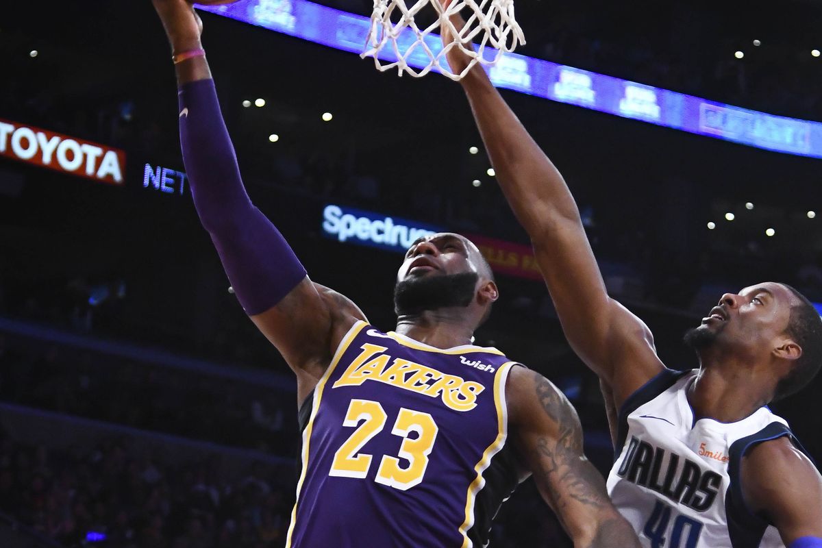 \"Лос-Анджелес Лейкерс\" оказались сильнее \"Даллас Маверикс\"