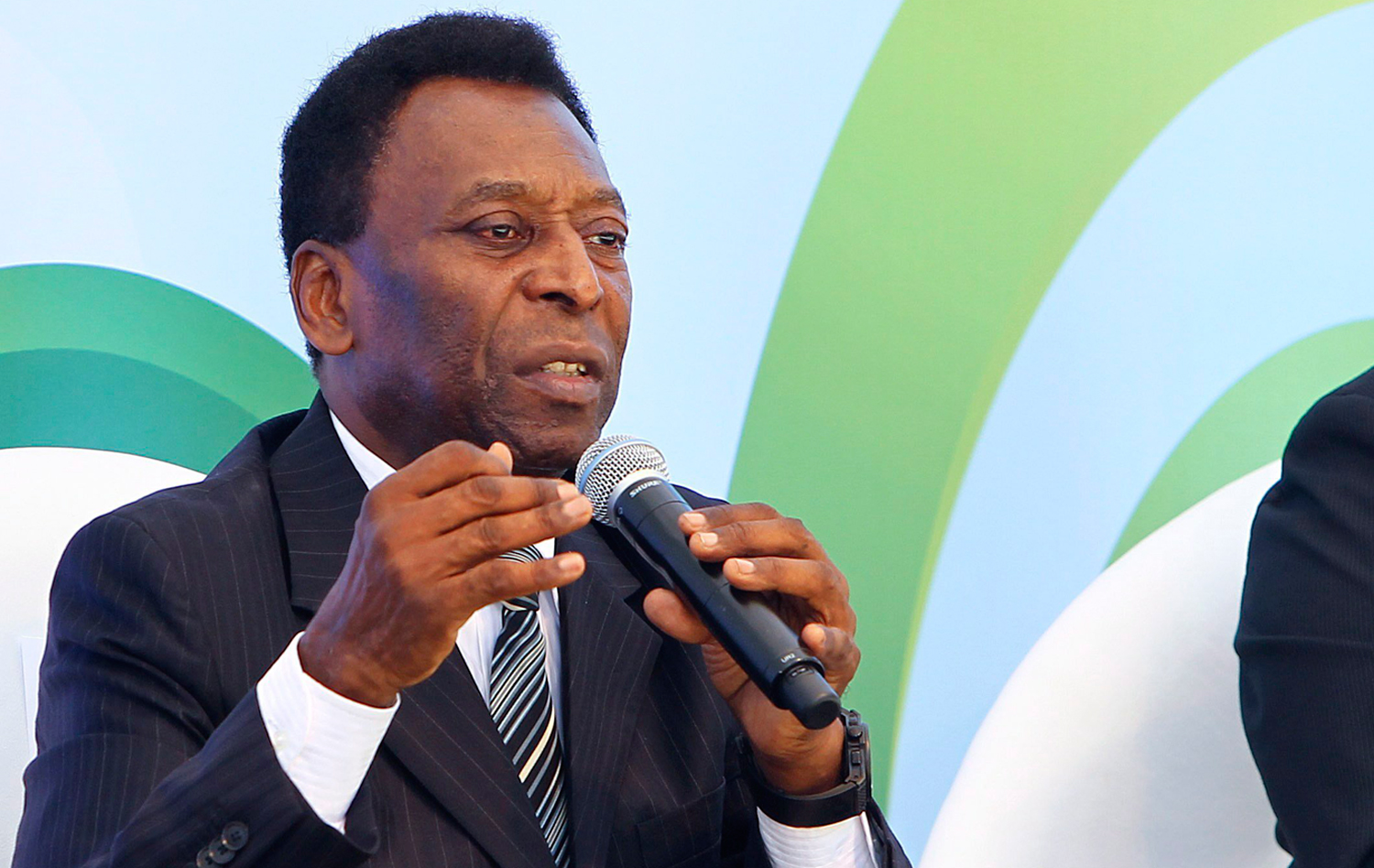 Пеле вручат \"Золотой мяч\"