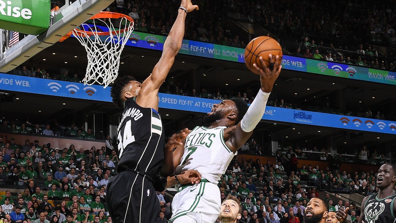 \"Бостон Селтикс\" оказались сильнее \"Милуоки Бакс\"