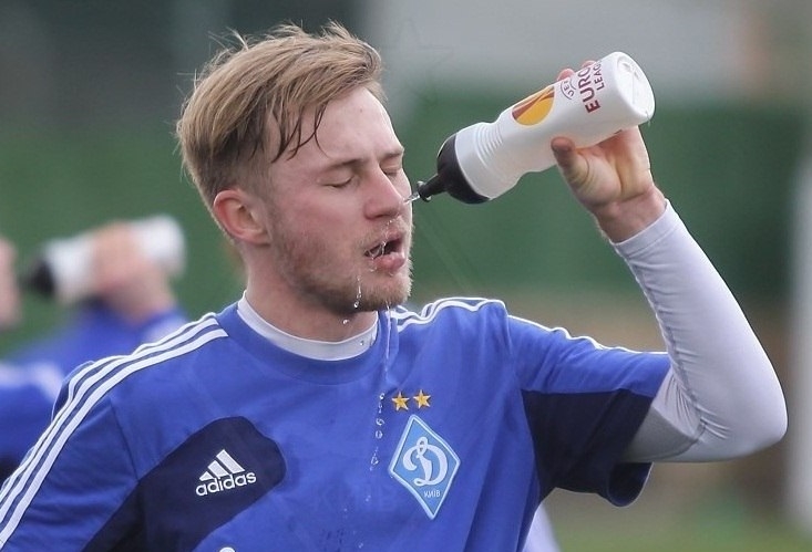 Безус продолжит карьеру в \"Днепре\"