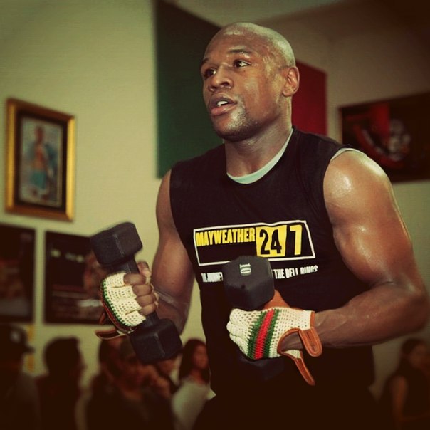 Мэйуэзер: это неправда. Ни я, ни Мэнни не подписывали контракт на бой