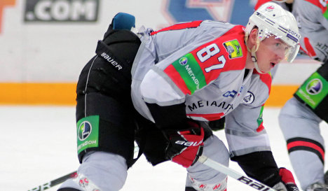 \"Авангард\" подписал Бумагина и Гусева