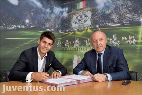 Официально: Мората подписал контракт с \"Ювентусом\"