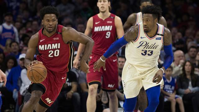 \"Филадельфия Сиксерс\" дома обыграли \"Майами Хит\"