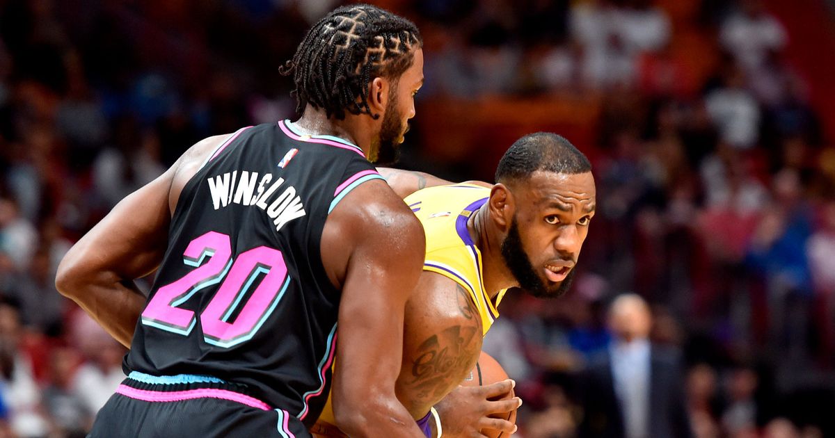 \"Лос-Анджелес Лейкерс\" оказались сильнее \"Майами Хит\"