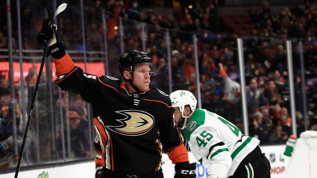 \"Анахайм Дакс\" не испыталипроблем с \"Даллас Старз\"