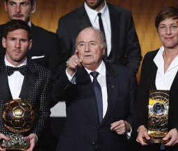 Роналду обвинил президента ФИФА в любви к Месси и "Барселоне"