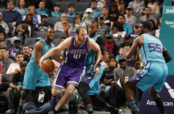 \"Шарлотт Хорнетс\" разгромили \"Сакраменто Кингз\"