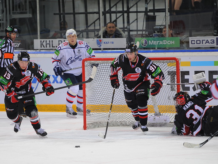 \"Сибирь\" сравняла счет в серии Кубка Гагарина с \"Авангардом\"