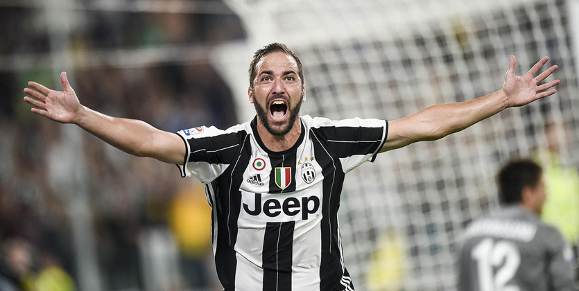 Эвра сравнил Игуаина с ван Нистелроем