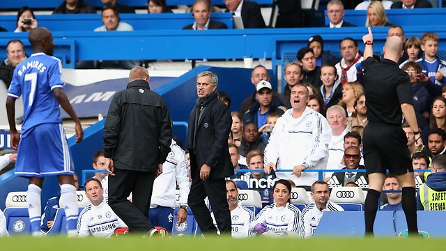 \"Челси\" сыграет против \"Ман Сити\" без Моуринью на тренерском мостике