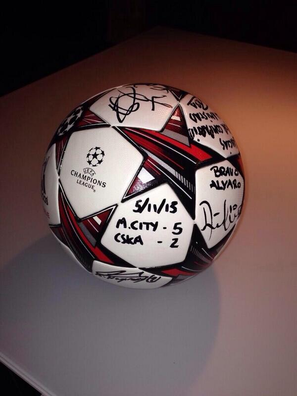 Негредо присвоил себе футбольный мяч