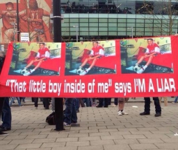 Болельщики "Арсенала" приготовили персональный баннер для ван Перси