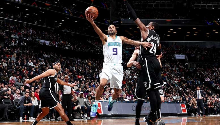 \"Шарлотт Хорнетс\" в родных стенах обыграли \"Бруклин Нетс\"