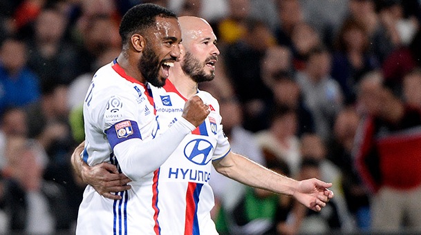 Ляказетт оформил дубль в прощальном матче