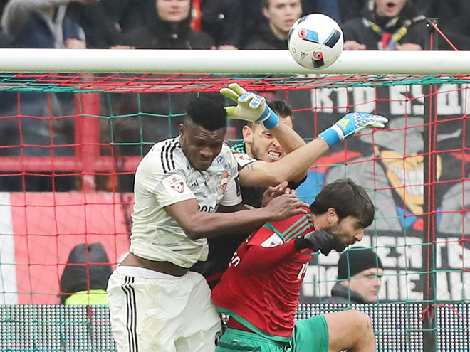 \"Локомотив\" и ЦСКА победителя не выявили