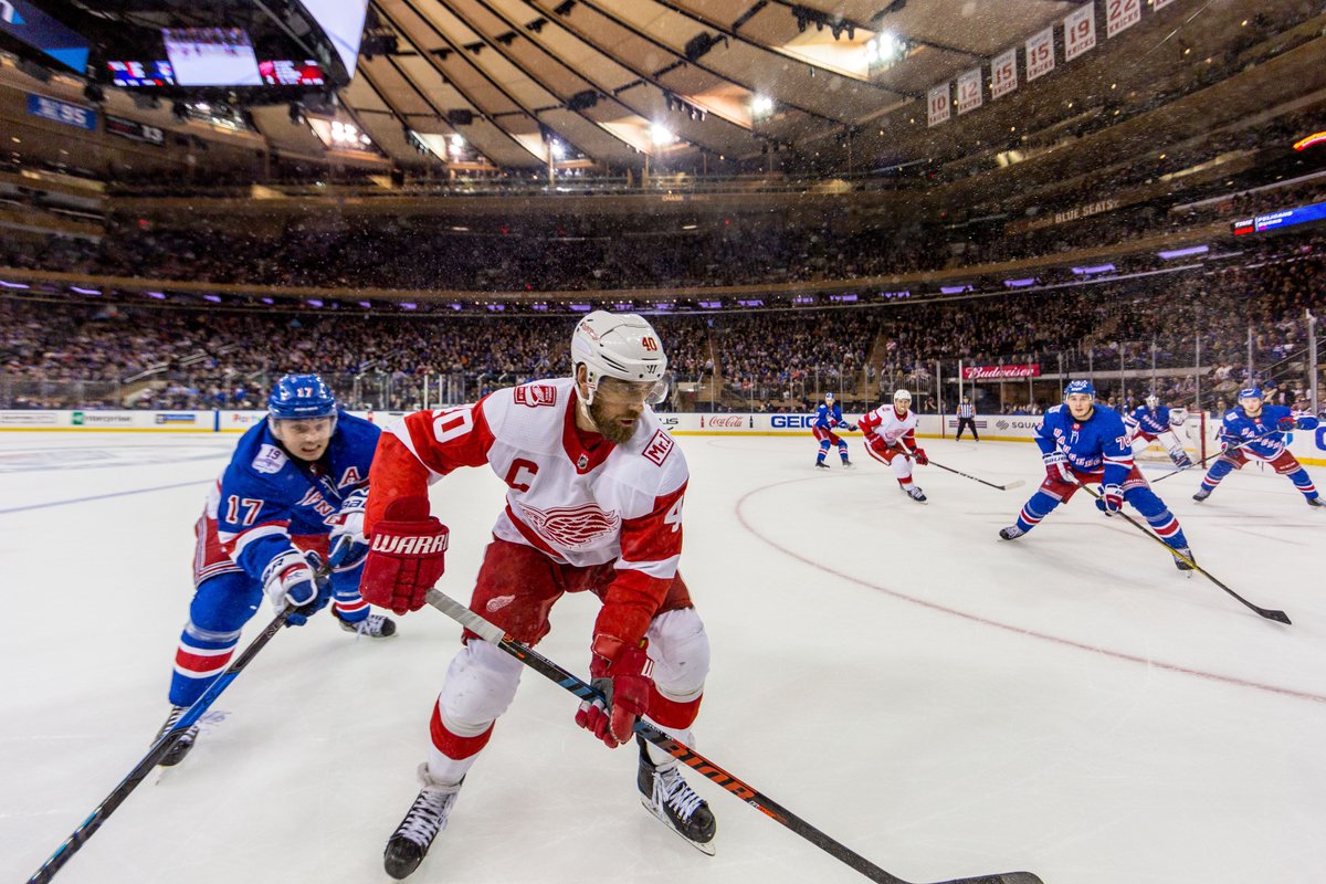 \"Рейнджерс\" в овертайме проиграли \"Детройту\"