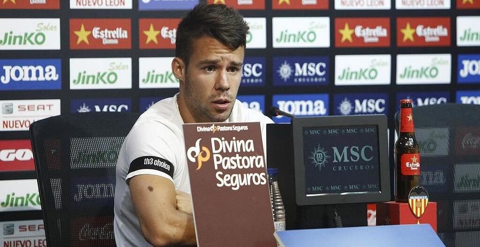 \"Бавария\" приобрела хавбека \"Валенсии\"