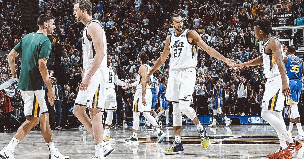 \"Голден Стэйт\" минимально одолел \"Юту\"