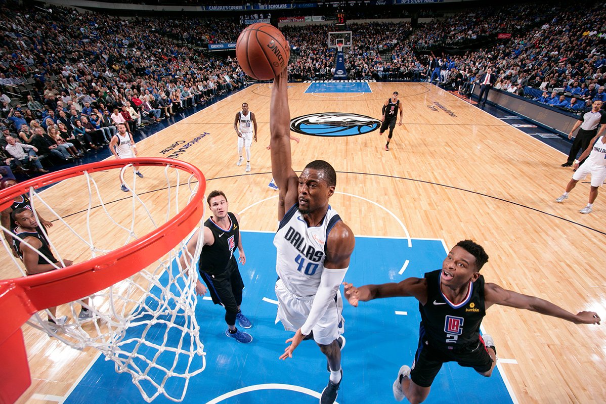 \"Клипперс\" потерпели поражение от \"Далласа\"