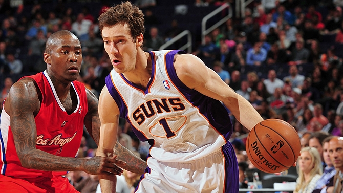 \"Финикс\" дома одолел \"Клипперс\"